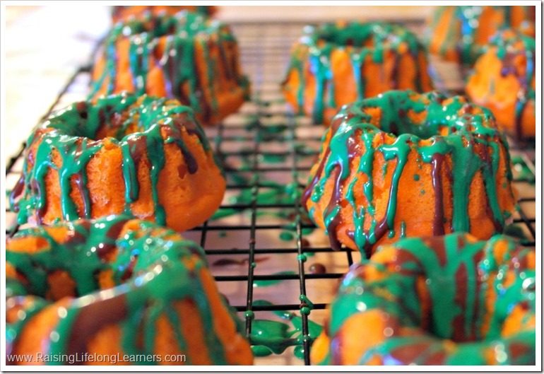 Spooky Spiderweb Cakes - Halloween Recipes for Kids