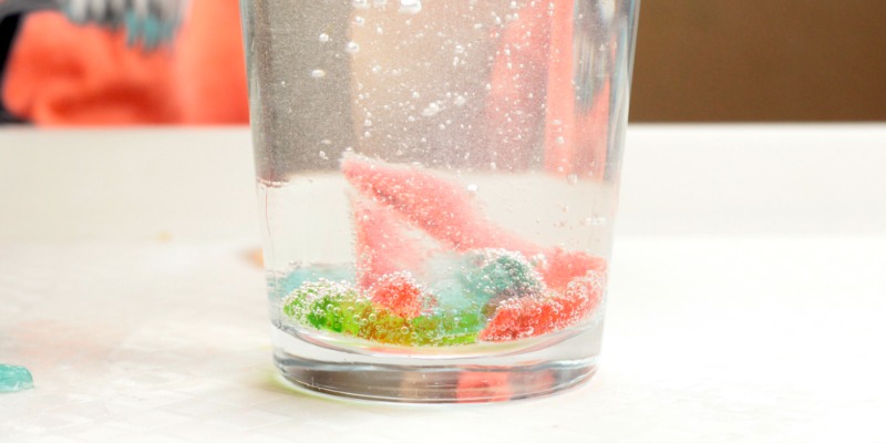 Kids will love this delightfully creepy wiggling snakes science experiment. Learn about the reaction of vinegar and baking soda by making snakes wiggle!